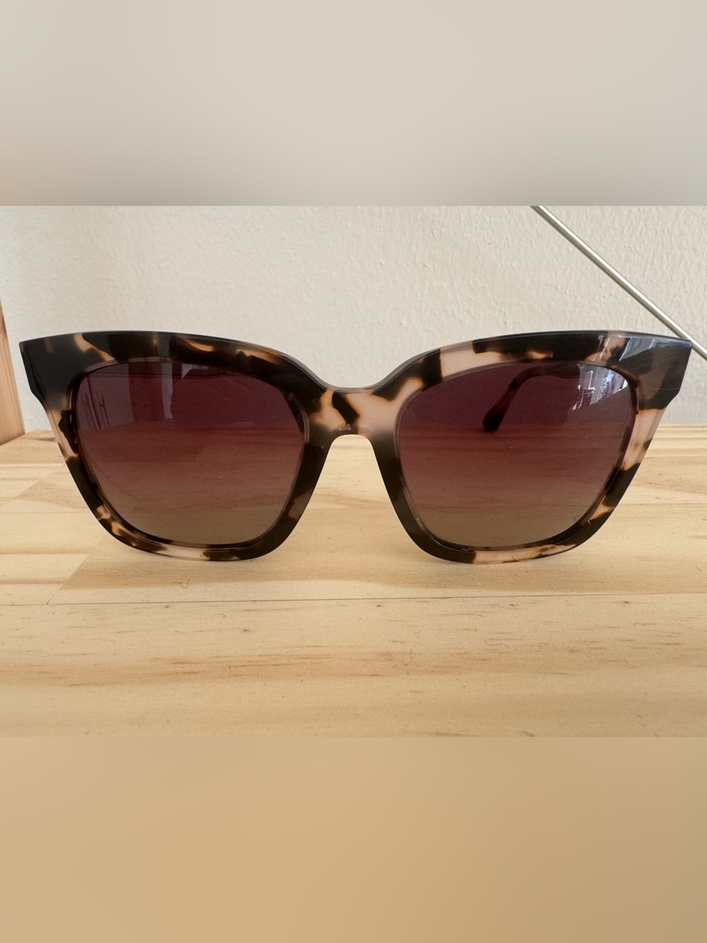 DIFF Bella 52mm Tortoiseshell Polarized Sunglasses in Himalayan Tortoiseshell &